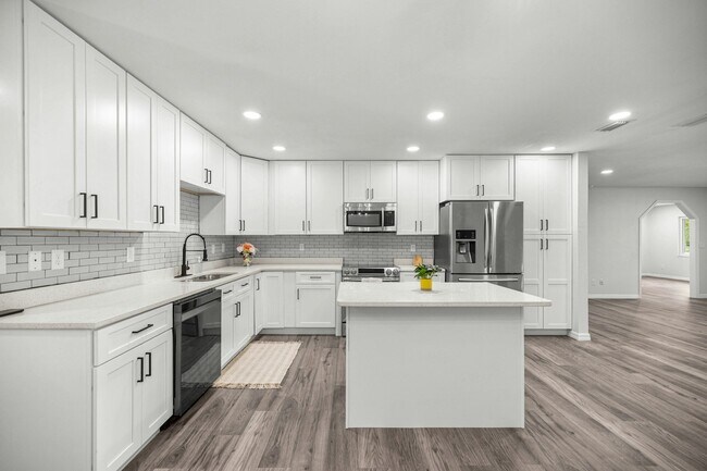 Building Photo - 5 Bahia Court Trce