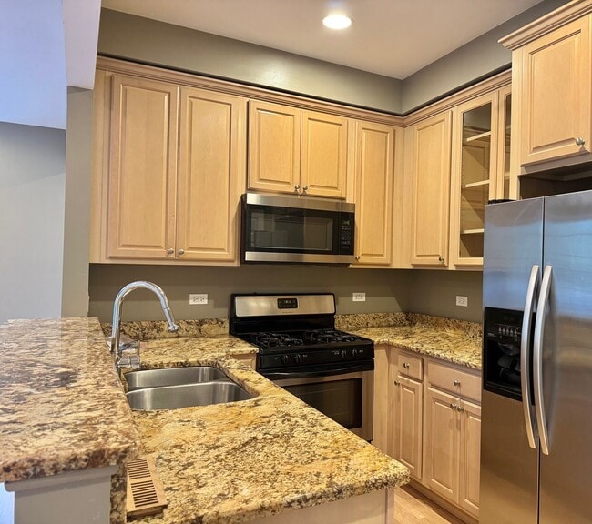 Building Photo - 1522 Stonegate Manor