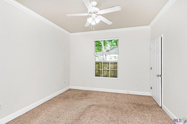 Building Photo - 900 Dean Lee Dr
