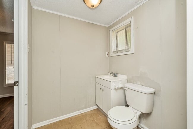 Building Photo - Limited-Time Promo! Get $250 OFF Your First Month's Rent! Renovated 3BR/2BA Tuscaloosa Gem with L...