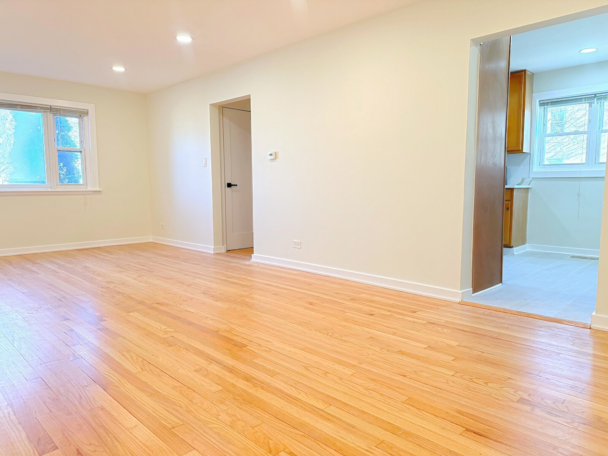 Building Photo - 2601 W Summerdale Ave