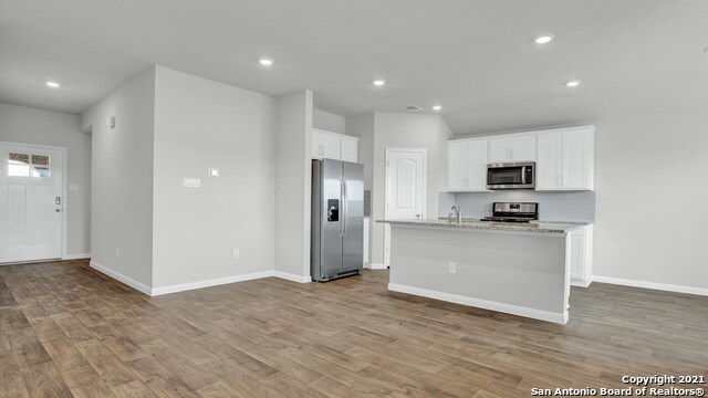 Building Photo - 125 Solitude Dr