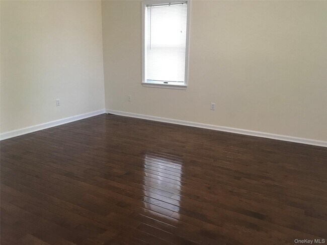 Building Photo - 112 2nd St