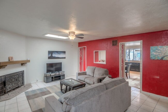 Building Photo - Spacious 4BR in Tucson