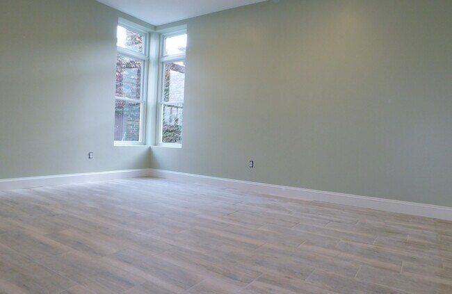 Building Photo - 10 Roxbury St