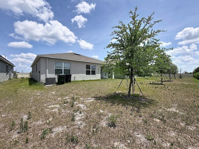 Building Photo - 1880 Basenji Dr