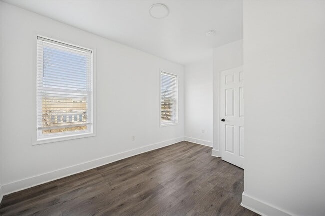 Building Photo - 2BR/3BA House | Fenced-In Backyard | 1BR Voucher OK for 2BR