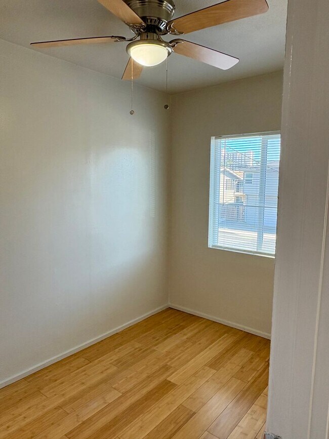 Building Photo - **OPEN HOUSE THURSDAY 5/22/25** 2,400- ALL...