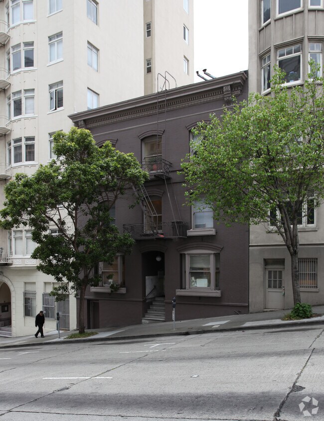 Primary Photo - 679 Pine St