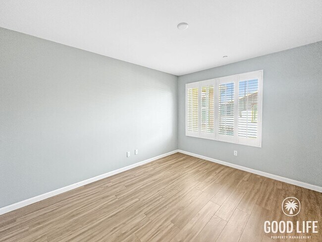 Building Photo - Spacious 2BD/3BA Condo in Chula Vista with Walk-In Closet, Community Pool & 2-Car Garage