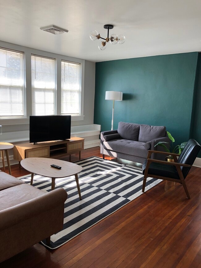 Building Photo - 836 Avenue F