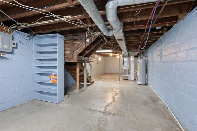 Building Photo - E Markison Ave