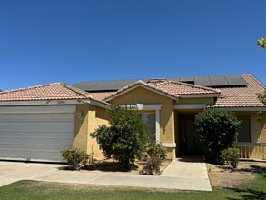 Building Photo - Great Family Home in Southwest Bakersfield