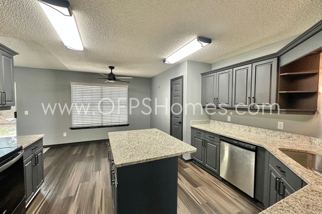 Building Photo - MOVE IN SPECIAL! $500 off first month's rent