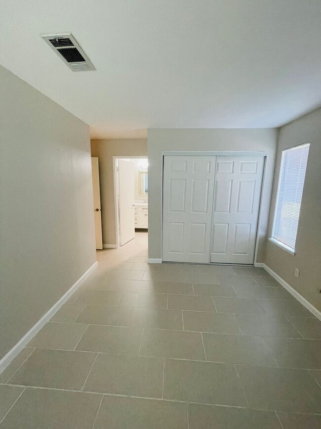 Building Photo - Gorgeous Completely Remodeled Single Story...