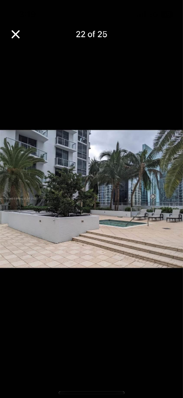 Building Photo - 1060 Brickell Ave