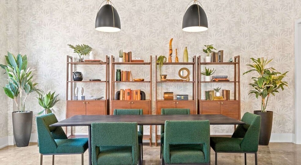 Building Photo - 1135 W Winona St