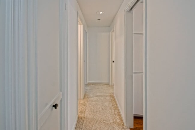 Building Photo - Newly Remodeled, Bright & Airy End Unit Condo in the beautiful "Villa Florenza" Complex in the he...
