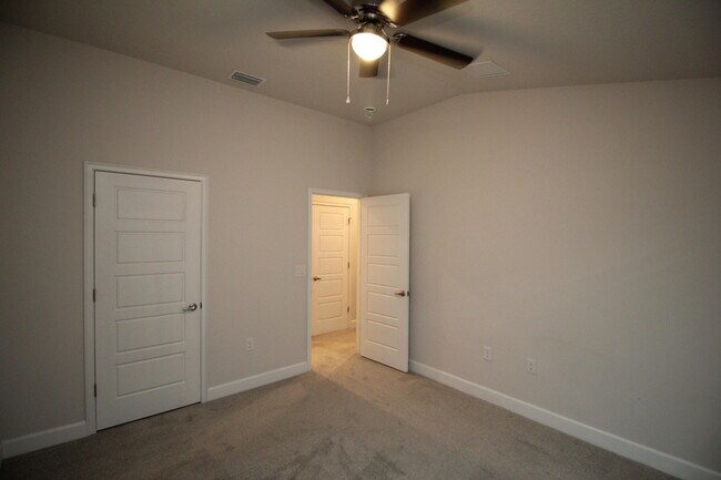 Building Photo - 705 Kylar Dr NW