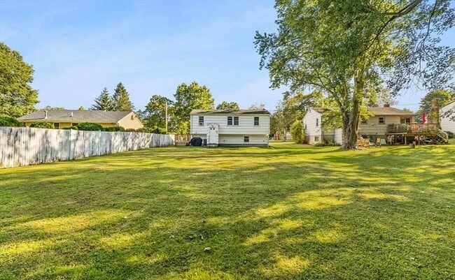 Building Photo - 11 Boyden St