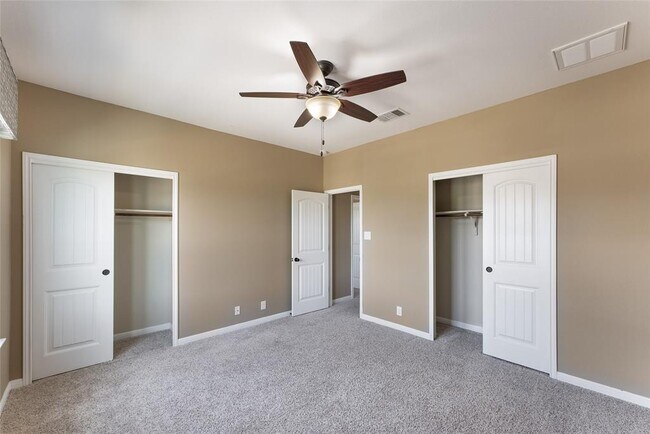 Building Photo - 13400 Briarwick Dr