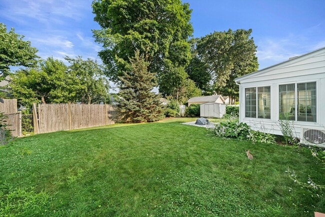 Building Photo - 8 Petrel Rd