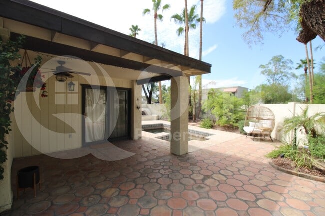 Building Photo - 7702 N Dreamy Draw Dr