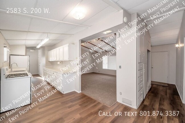 Building Photo - 2583 S 200 W