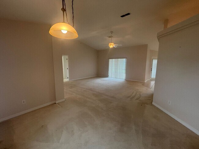 Building Photo - Move in ready 3/2 in 55+ community - near everything