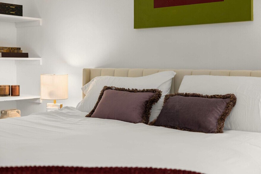 Building Photo - 3 E 9th St