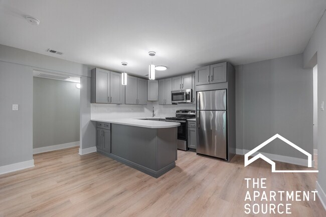 Building Photo - 1220 N La Salle Dr