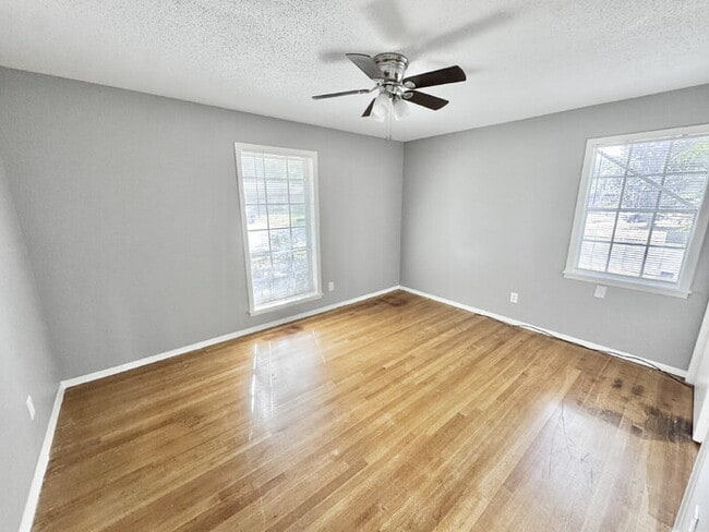 Building Photo - 4936 Leven Rd