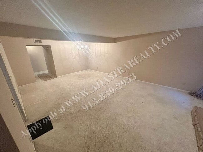 Building Photo - Spacious 2 Bed 2 Bath Ground Floor Unit-Available NOW!!