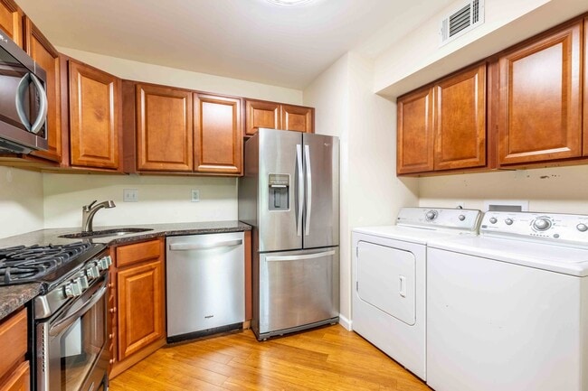 Building Photo - Spacious 3 Bedroom, 2 Bath Condo in Unionv...