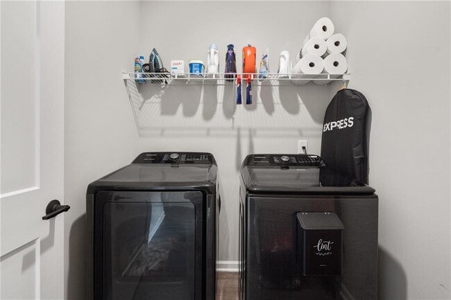 Building Photo - 2047 Drew Dr