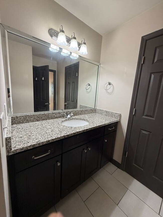 Building Photo - Remodeled Studio in Woodbine