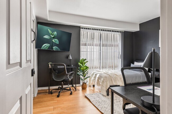 Building Photo - 10777 Ashton Ave