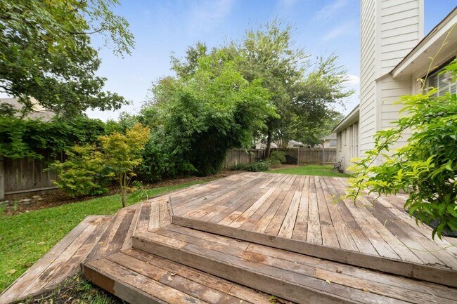 Building Photo - 2110 Red Oak Cir