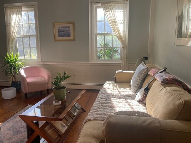 Building Photo - 16 Tyng St