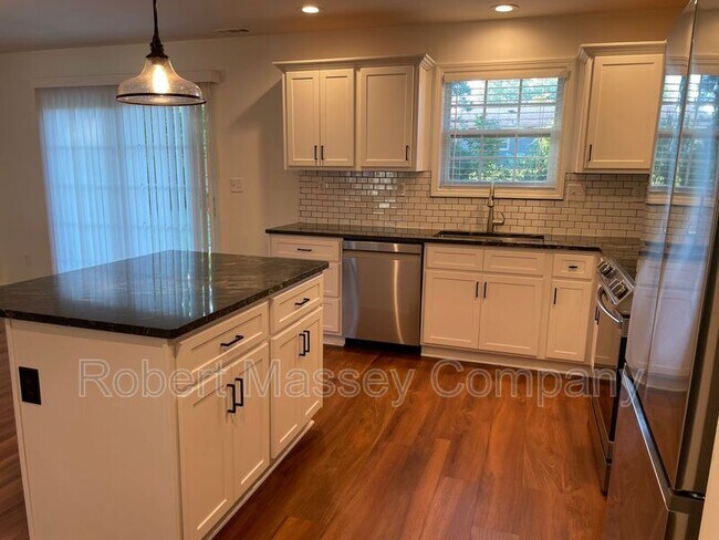 Building Photo - 8505 Saurel Dr