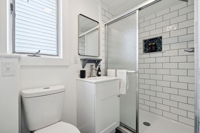 Building Photo - 9 N St