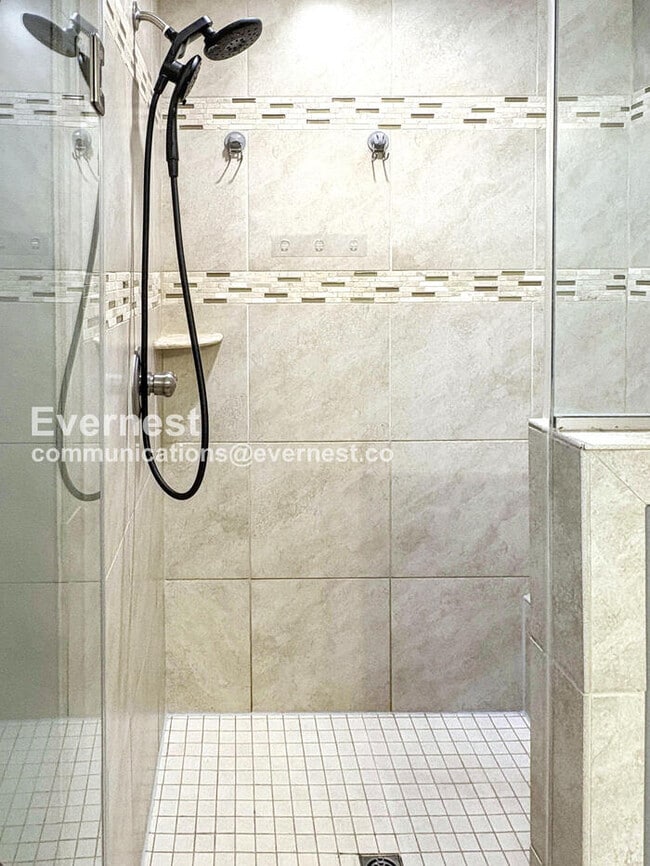 Building Photo - 8134 Villaggio Dr