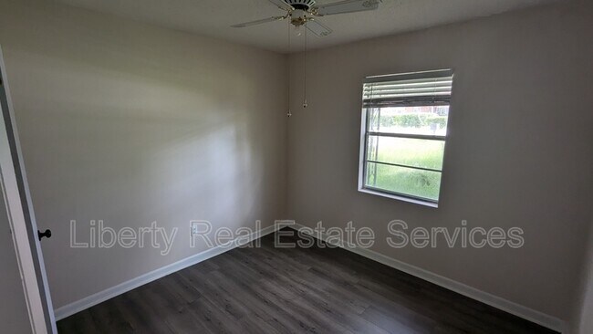 Building Photo - 820 Kelly Dr