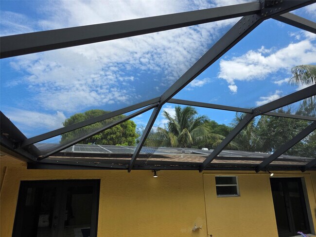 Building Photo - 4031 NE 8th Ave