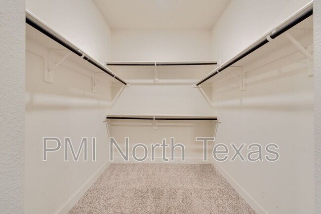 Building Photo - 804 Calhoun Dr