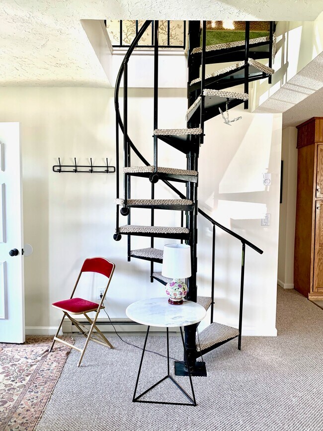 Building Photo - 2 Mohican Rd