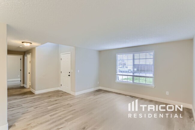 Building Photo - 502 SW 22nd Ave
