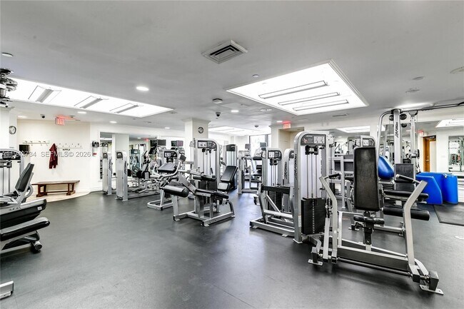 Building Photo - 1121 Crandon Blvd