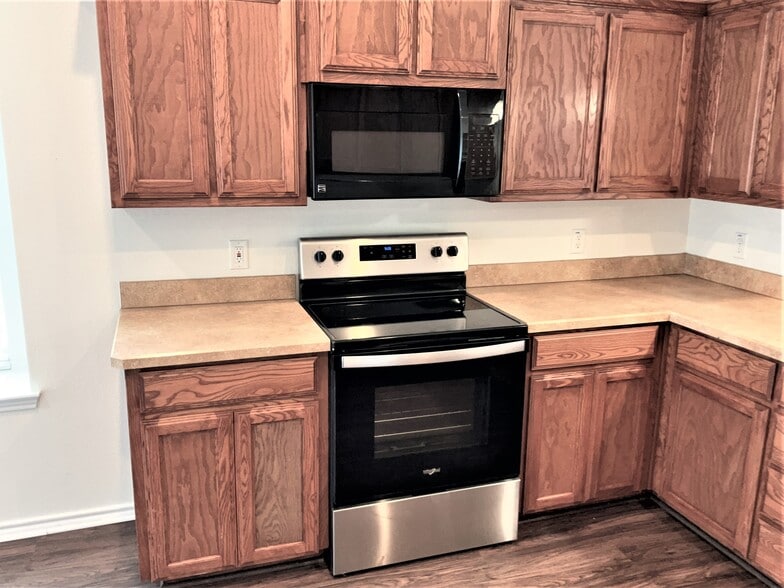 Building Photo - 1212 Gardenia Ln