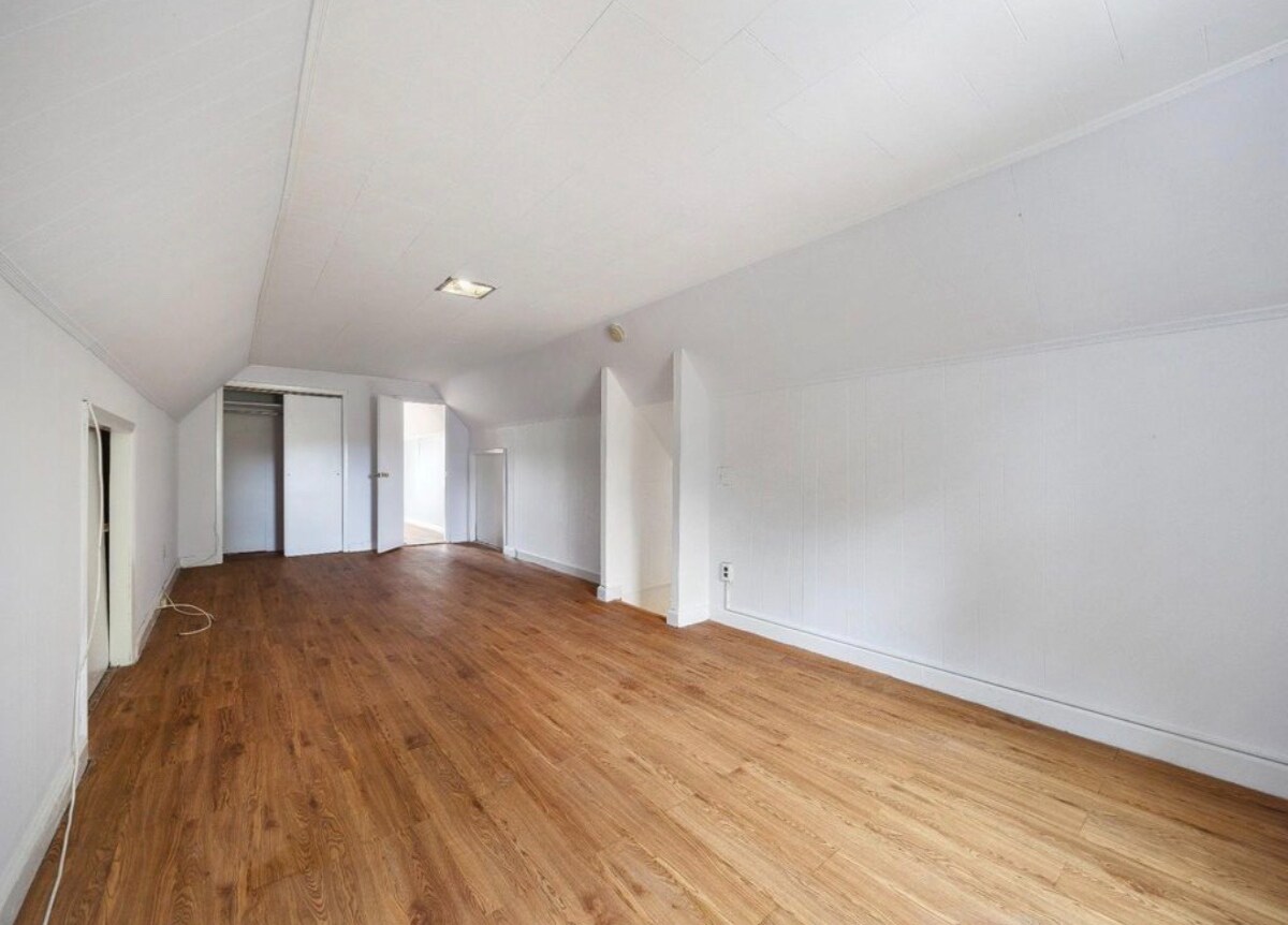 Building Photo - 1639 Hone Ave